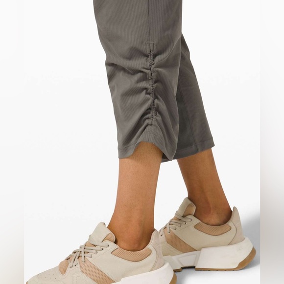 EUC Lululemon Beyond The Studio Crop Grey Sage Size 6 - Picture 2 of 12